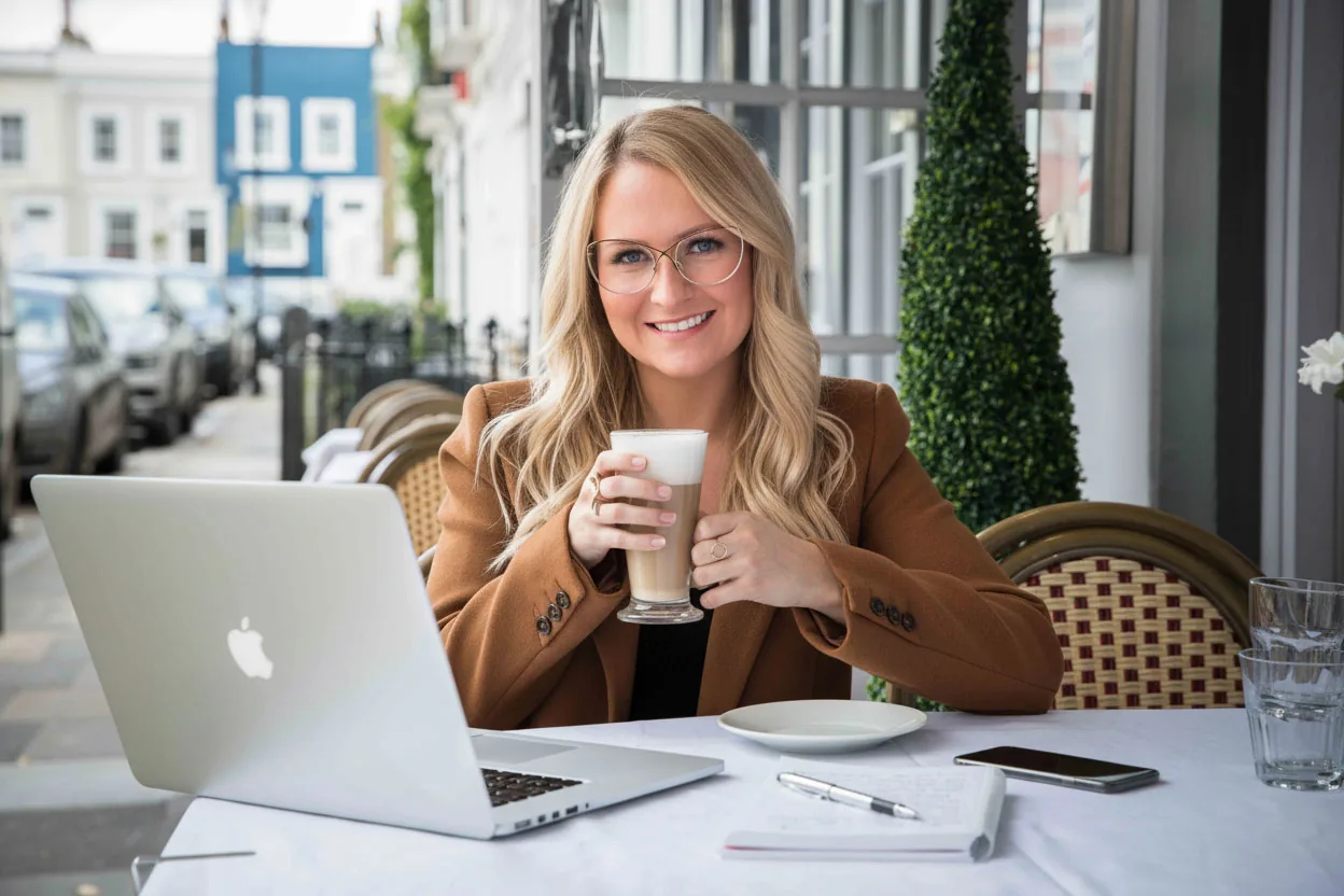 Cheryl, founder of The Chic Explorer