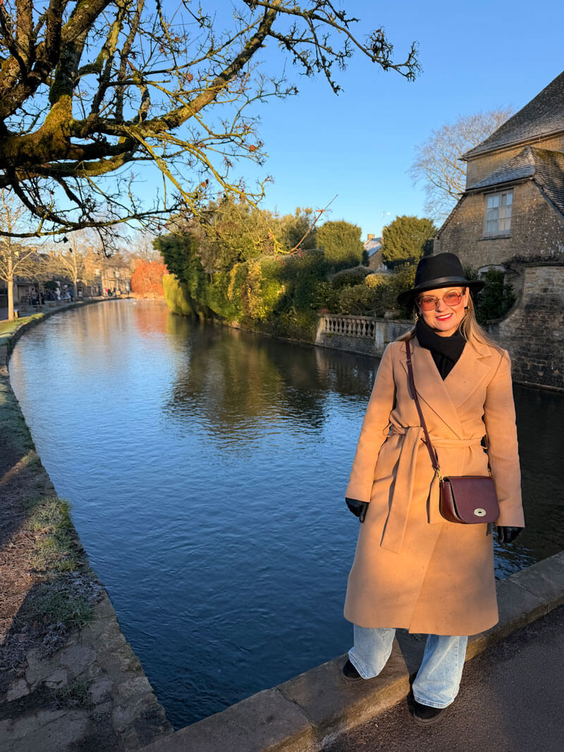 Bourton-on-the-Water village with honey stone cottages and the River Windrush, Cotswolds