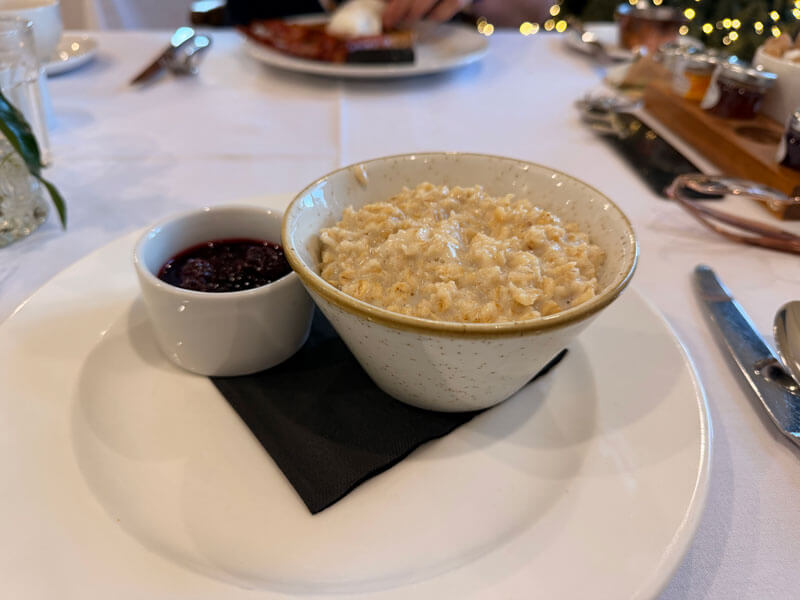Porridge breakfast at the Old New Inn Bourton-on-the-Water