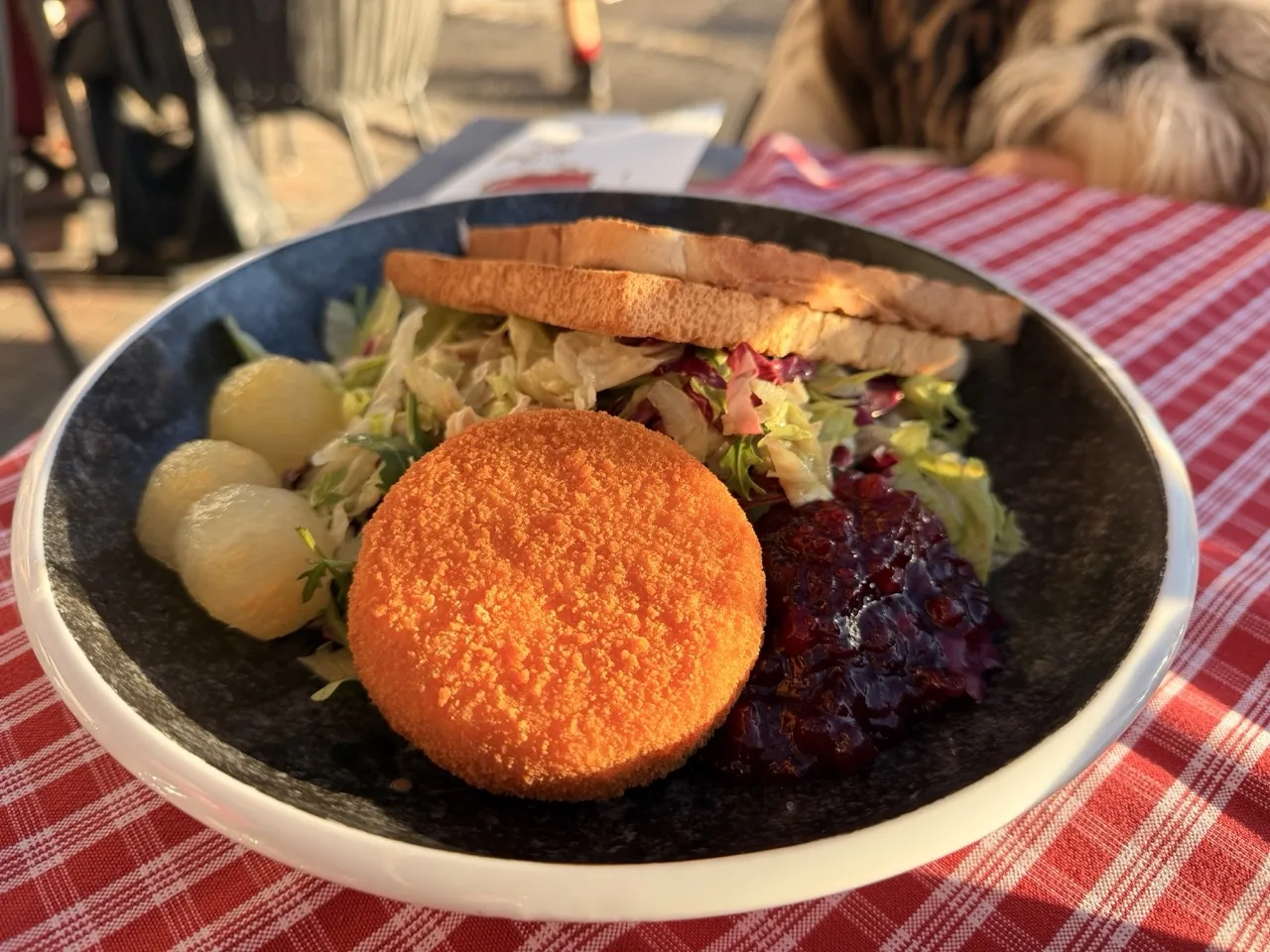 Baked camembert with cranberry sauce, toast and melon, Christmas lunch at Gasthof Batzenhäusl in Seefeld