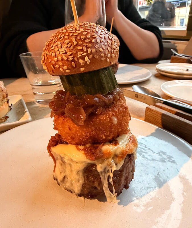 The-Coach-Burger-with-Crispy-Mac-‘n’-Cheese,-BBQ-Pulled-Pork-and-Smoked-Cheddar