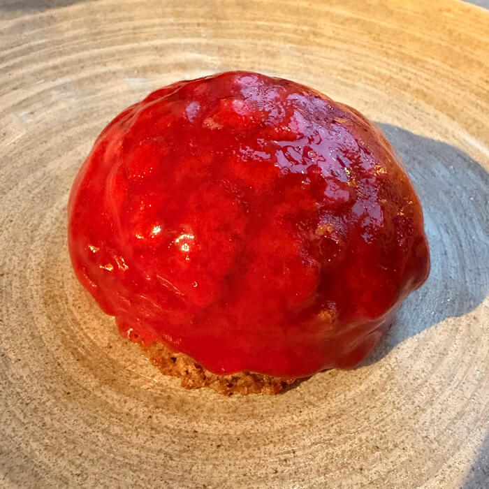 Toffee-Apple-Choux-Bun-with-Roasted-Vanilla-and-Calvados-Caramel-Sauce